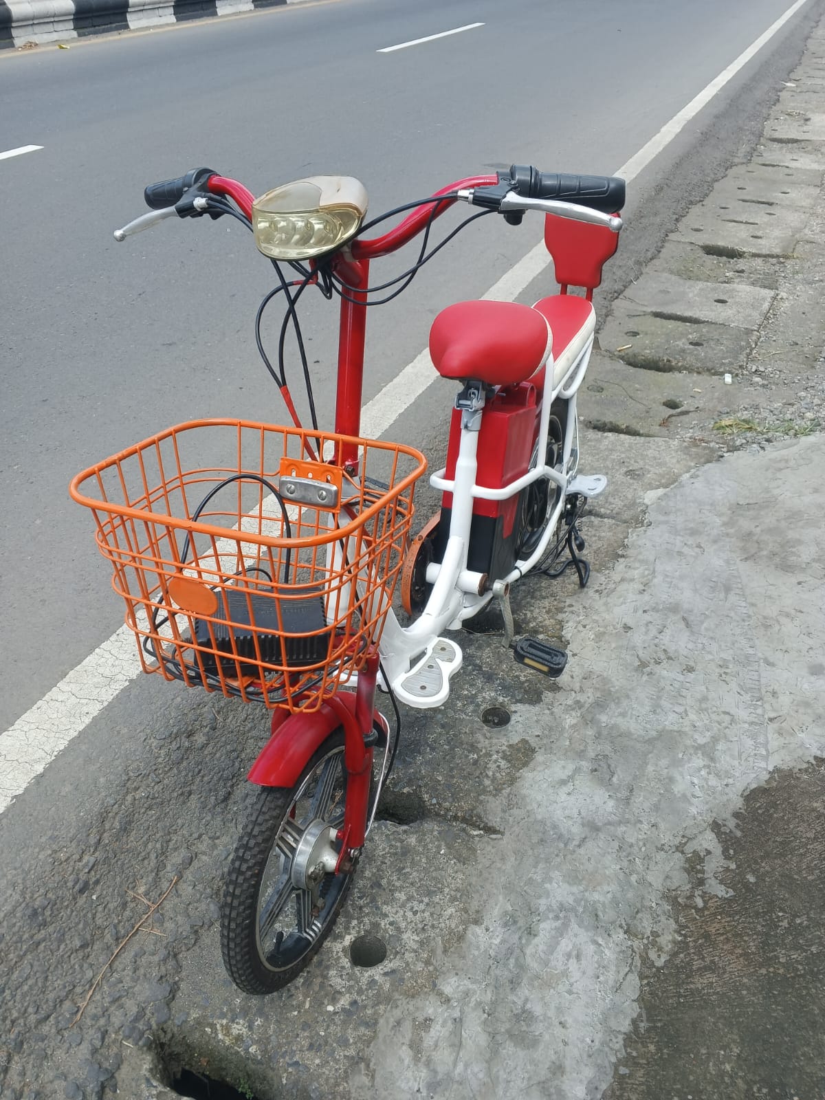 Sepeda listrik bekas Selis Repaint Merah Putih